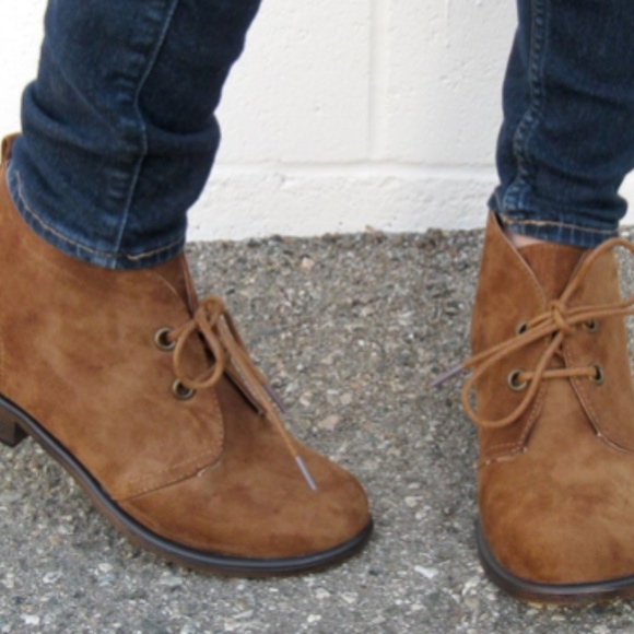 6.5 NWOT Black White Pitch Ankle Boot - Picture 3 of 12